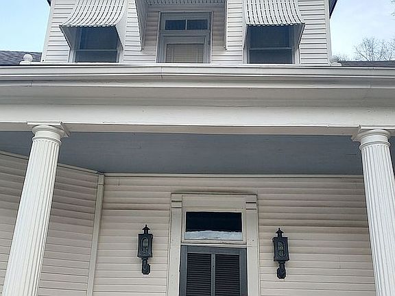 5th image of 208 N Baker St
