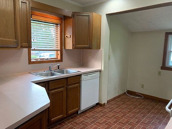 3rd image of 1013 Wick Ave