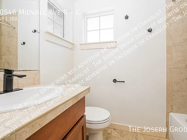 10546 Midvale Ave N #C — Photo 20