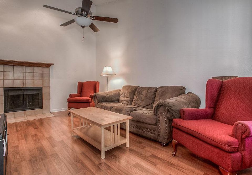 1st image of 203 E 31st St APT 104