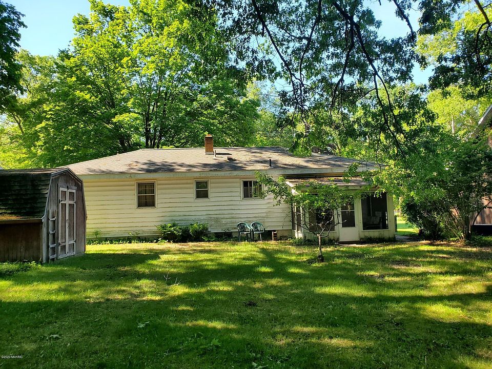 2nd image of 420 E Lewis St