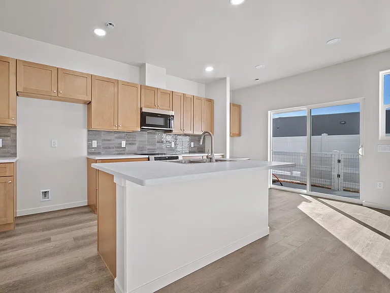 2773 Caspain Way #B — Photo 10