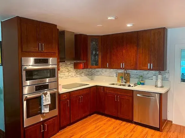 410 Kaha St, Kailua, HI 96734