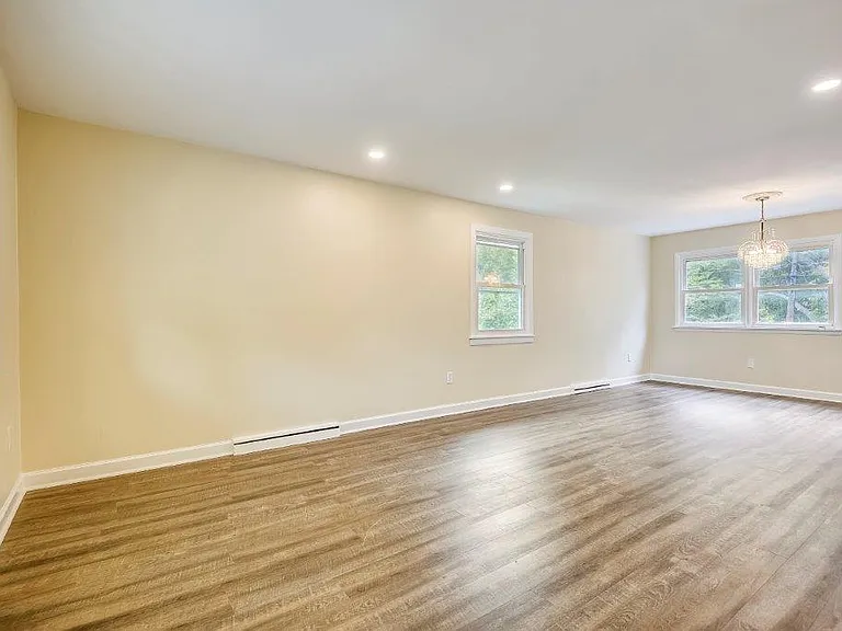 128 Greenmeadow Dr — Photo 5