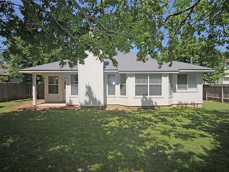 309 Country Aire Dr — Photo 24