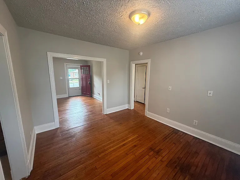 1840 Powell Rd — Photo 16