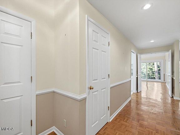 3rd image of 4935 Rivoli Dr APT F