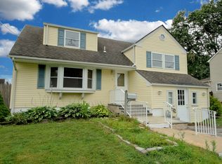 5 Baltusrol St, Hamilton, NJ 08690