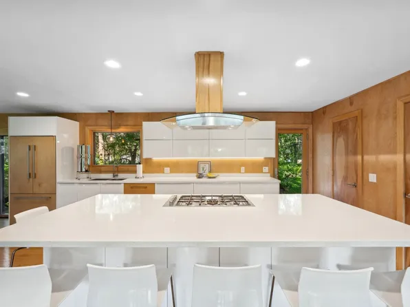 227 Paisley Ln, Golden Valley, MN 55422