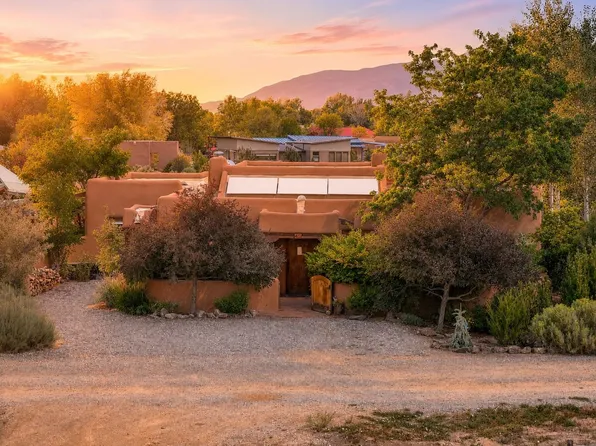 412 Valverde Commons Dr, Taos, NM 87571