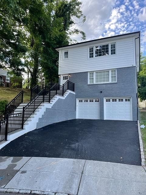 1st image of 25 Evelyn Ct Floor 2