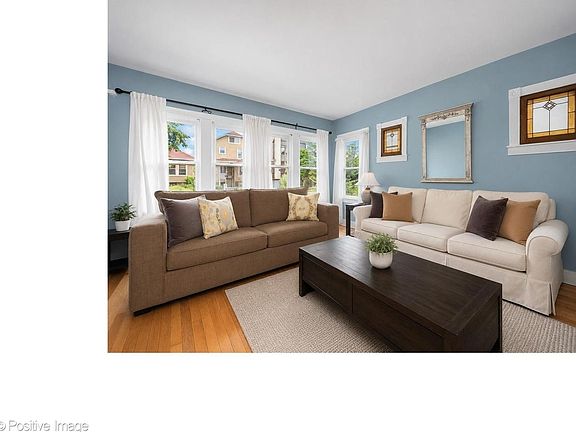 3rd image of 3640 N Artesian Ave