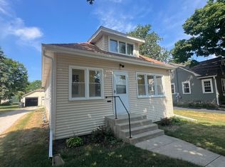 840 S Silver Lake St, Oconomowoc, WI 53066