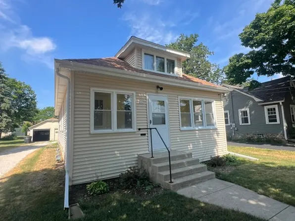 840 S Silver Lake St, Oconomowoc, WI 53066