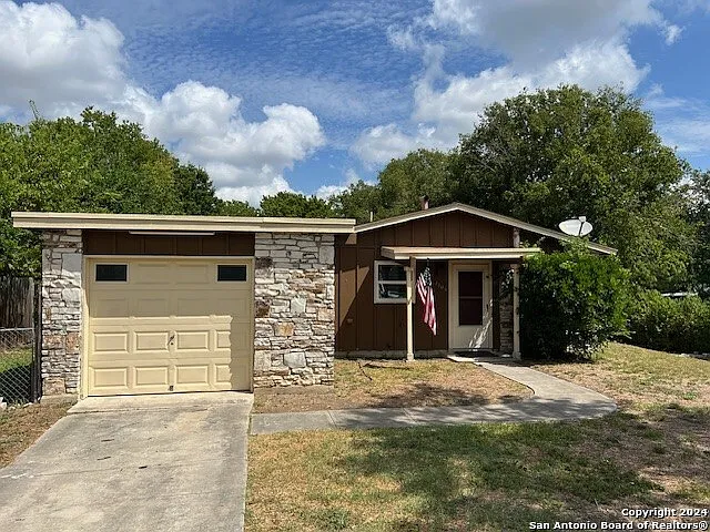 7705 Marigold Trace St — Photo 2