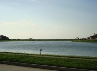718 Laughing Gull Ln, Texas City, TX 77590