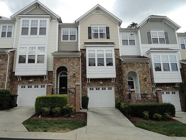 Rear of unit backs to woods