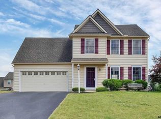 455 Pebble Beach Dr, Mount Wolf, PA 17347