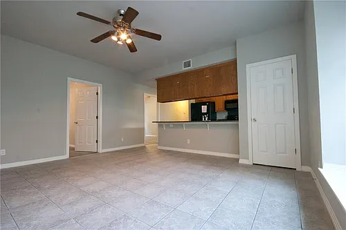 2500 Leon St #204 Photo 1