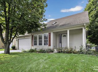 5415 Oakwood Dr, Oakwood Hills, IL 60013