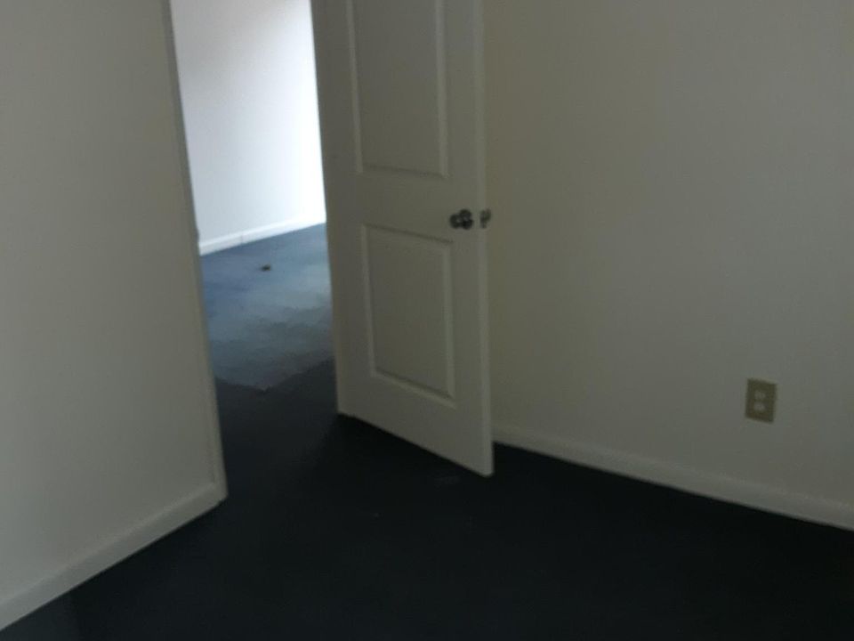 Building Photo 4