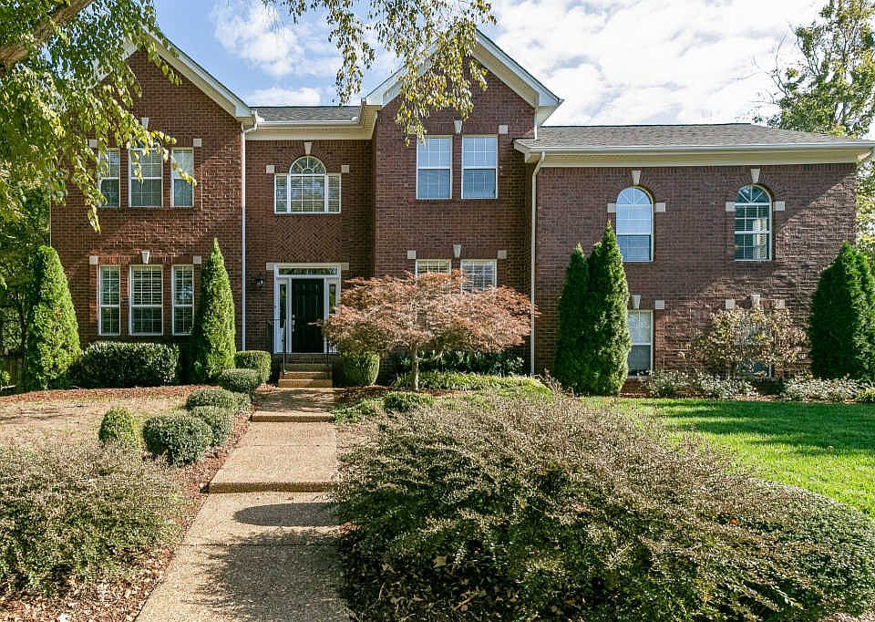 1st image of 737 Glen Oaks Dr
