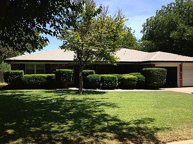 1st image of 2710 Arrowhead Dr