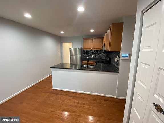 5th image of 4962 Schuyler Dr