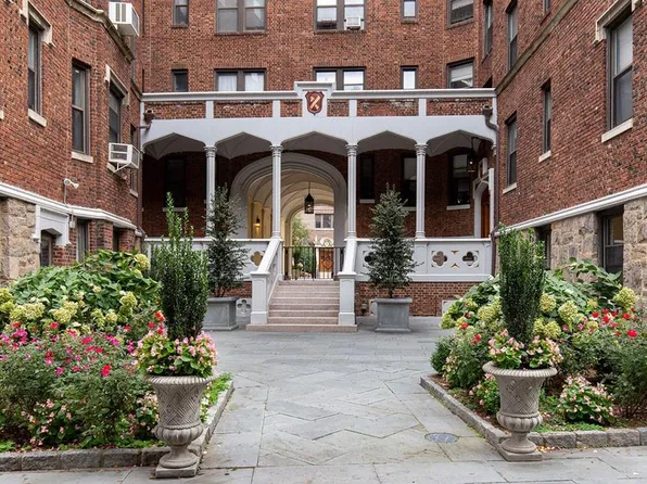 31 Pondfield Road W #57, Bronxville, NY 10708