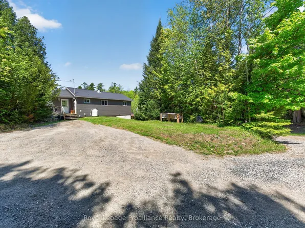 1084C Ridge Ln, North Frontenac, ON K0H 1C0