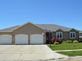 1014 Diamond St, Aberdeen, SD 57401