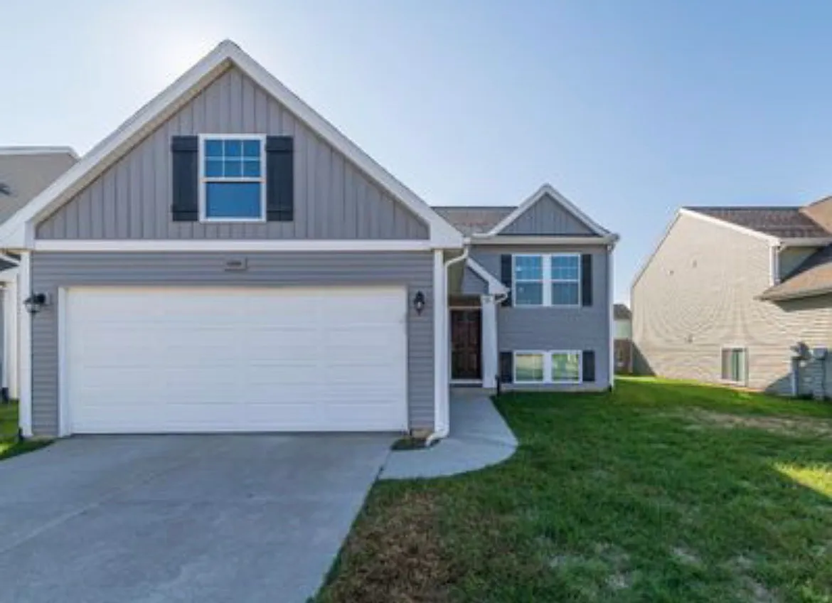 3 bed, 2040 sqft, $2,175 — Photo 1