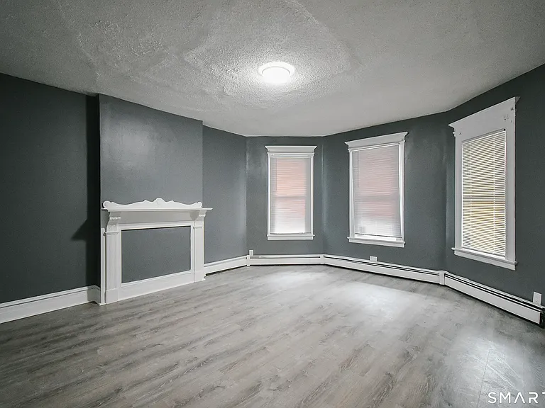 122 Hungerford St — Photo 2