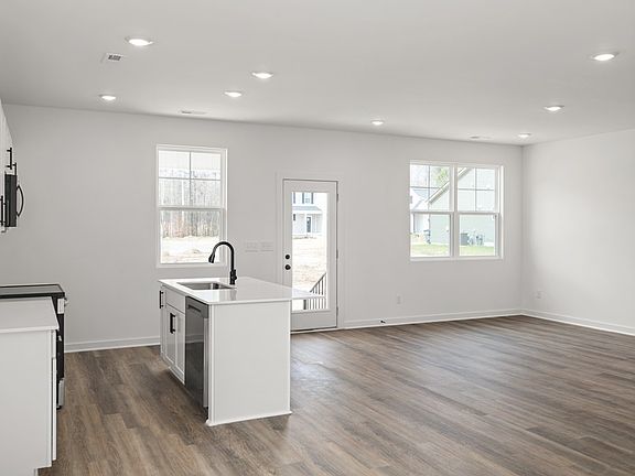 5th image of 1626 Daly Dr