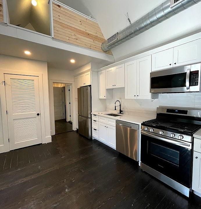 1st image of 8 1/2 Barnes St #3