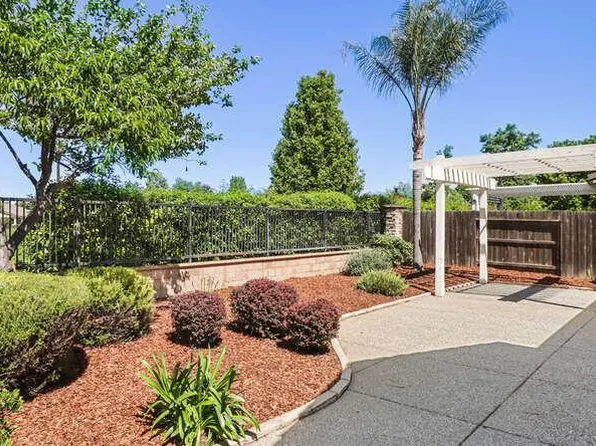 8013 Solomon Dr, Elk Grove, CA 95757