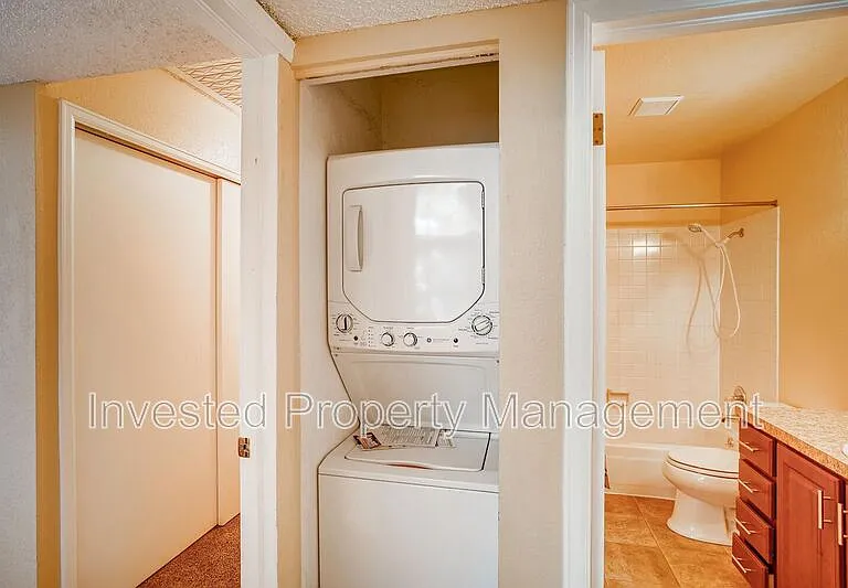 979 S Miller St #302 — Photo 10