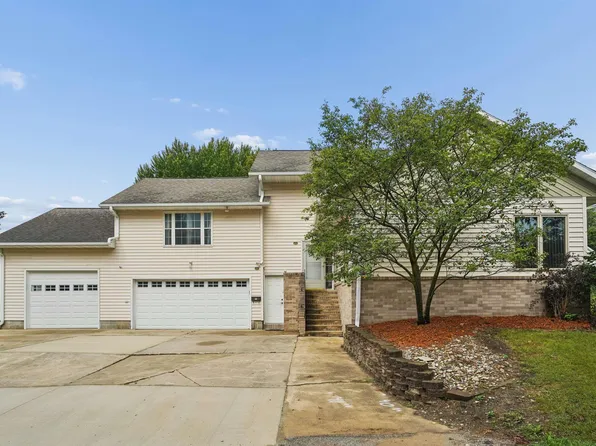 914 4th Ave NE, Oelwein, IA 50662