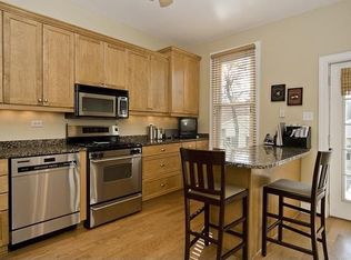 1913 W Fletcher St, Chicago, IL 60657