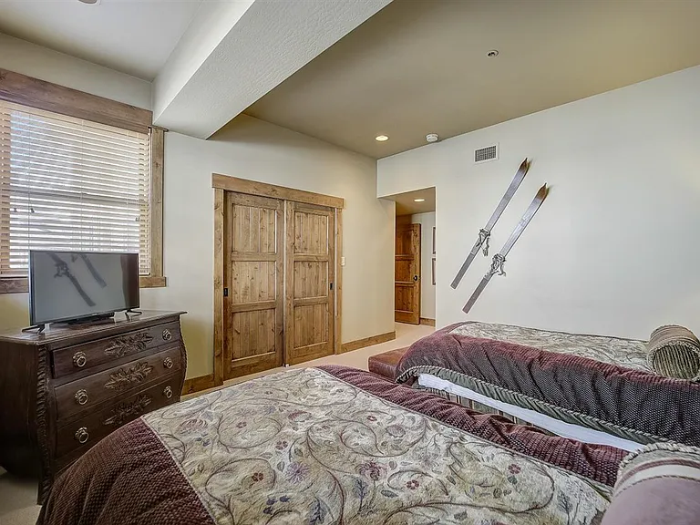 7580 Royal St E #21 — Photo 15