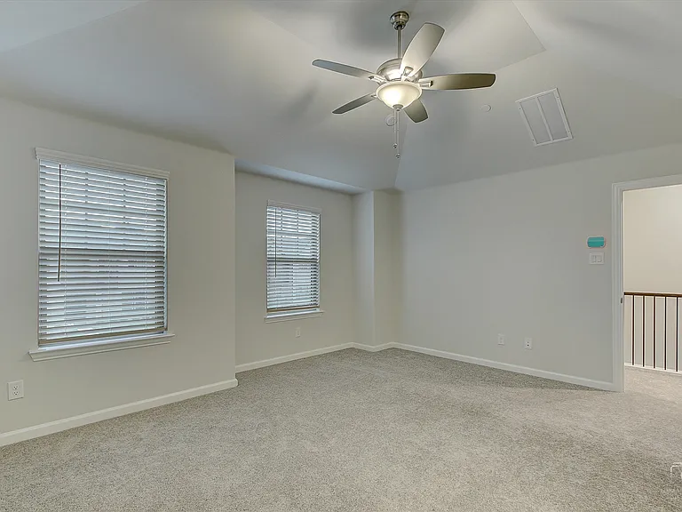 1946 Sweetwater Ln — Photo 10