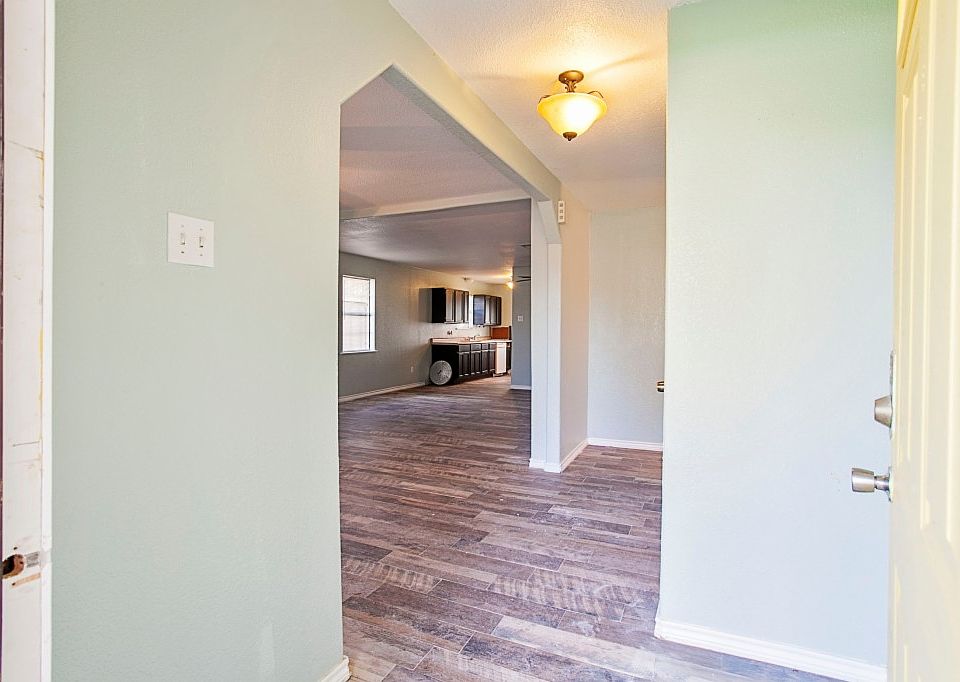 1st image of 47 Parkland St