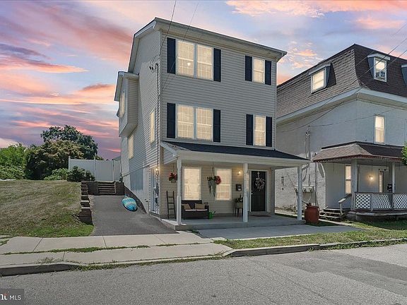 5th image of 112 Dayton St