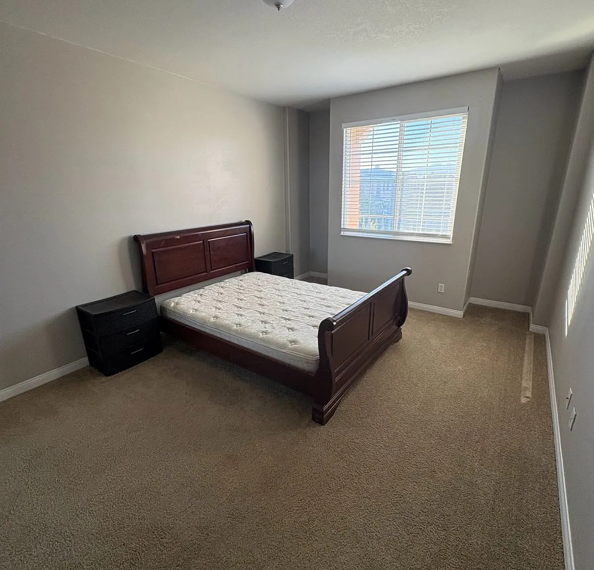 3 bed, 4369 sqft, $1,100 — Photo 1