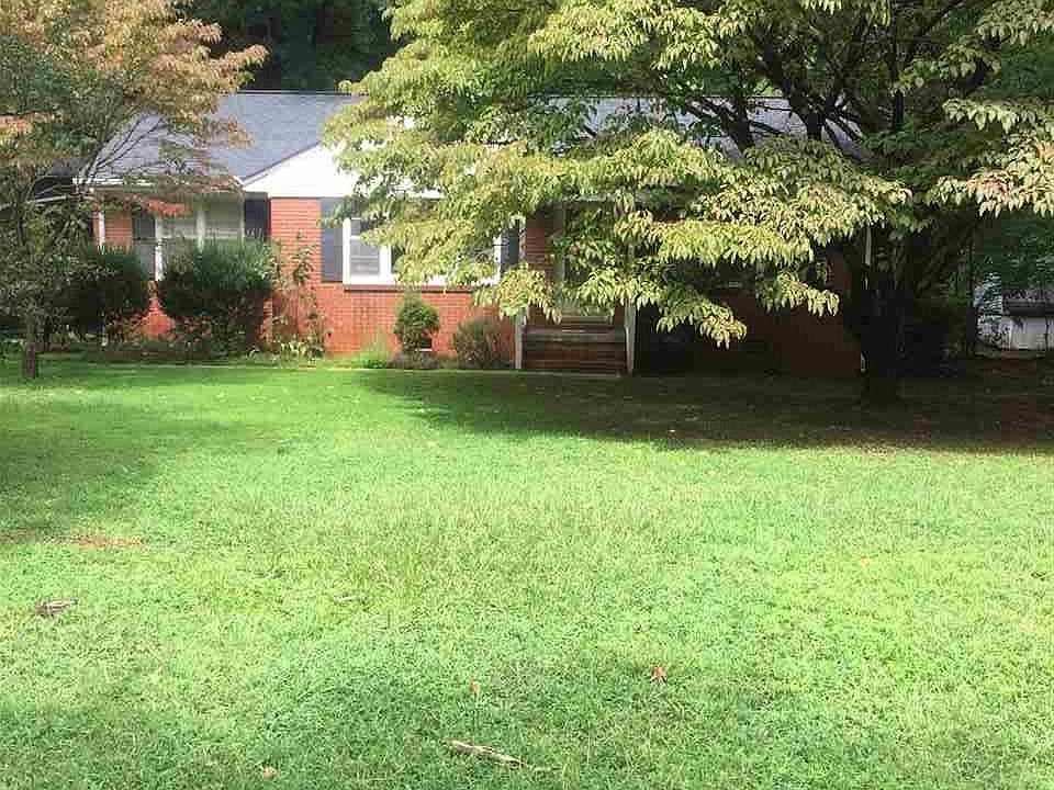 2nd image of 212 Gray St