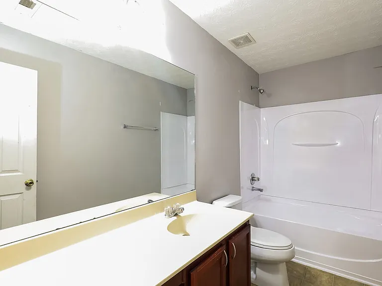 2894 Edgewater St SW — Photo 16