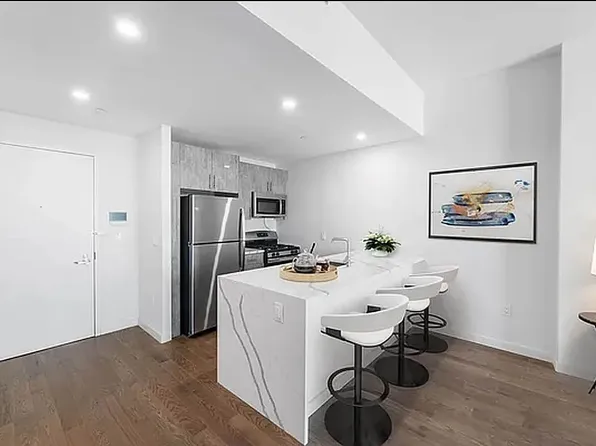 91-09 Roosevelt Avenue image 1 of 10