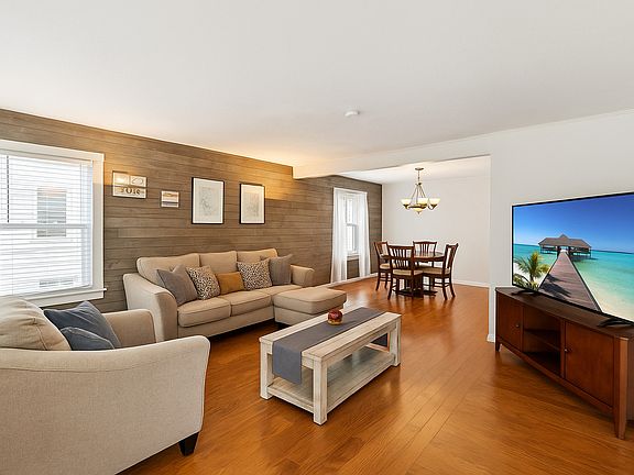 5th image of 2321 Lee St