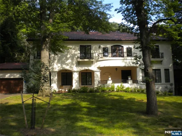 285 Arch Rd, Englewood, NJ 07631