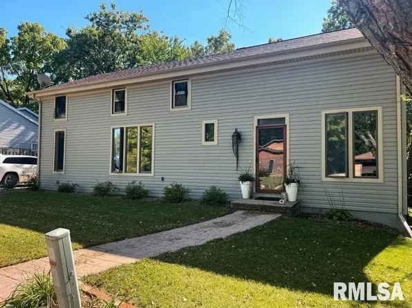 3232 W Westport Rd, Peoria, IL 61615